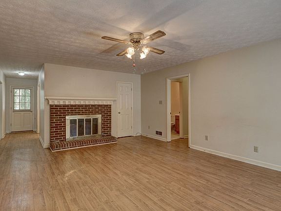 4th image of 2105 Chaparral Dr