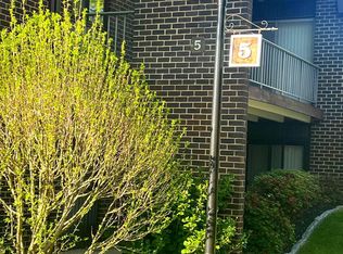 5 Stonehenge Cir APT 1, Baltimore, MD 21208