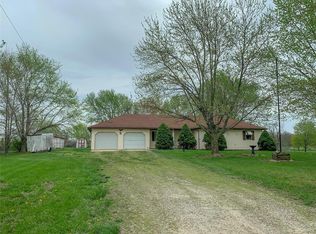 30432 Peach Blossom Ln, Lebanon, MO 65536