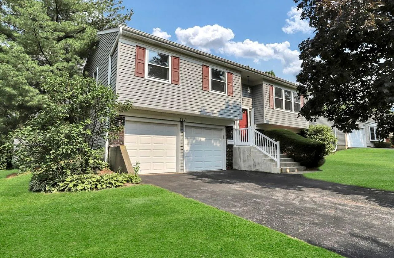 511 N Braintree Dr — Photo 2