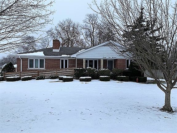 3rd image of 2500 Crystal Dr