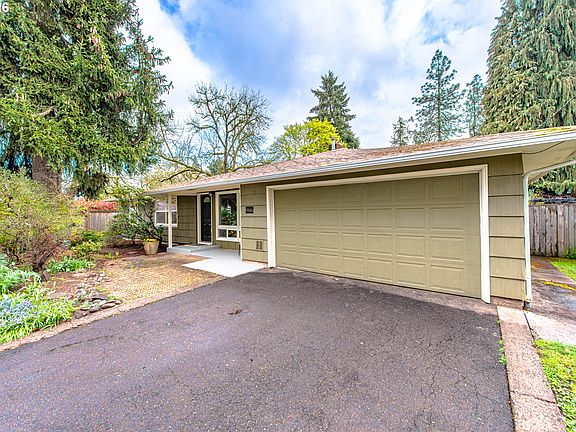 2nd image of 996 Sherwood Pl