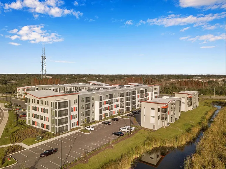 Nexus Brandon Apartments — Photo 40