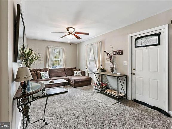 3rd image of 20 Fern St