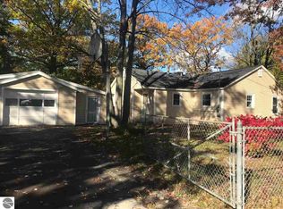 898 Carver St, Traverse City, MI 49686