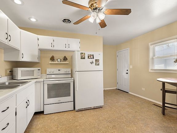 5th image of 363 Sandra Ct
