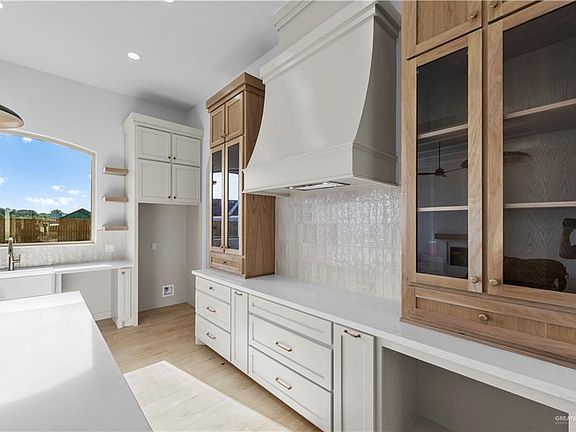 3rd image of 10015 N 33rd Ln