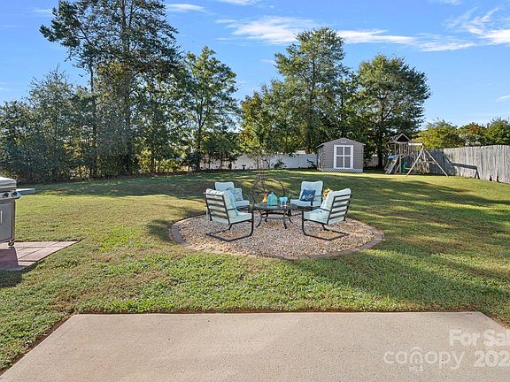 5th image of 5012 Mesa Ct
