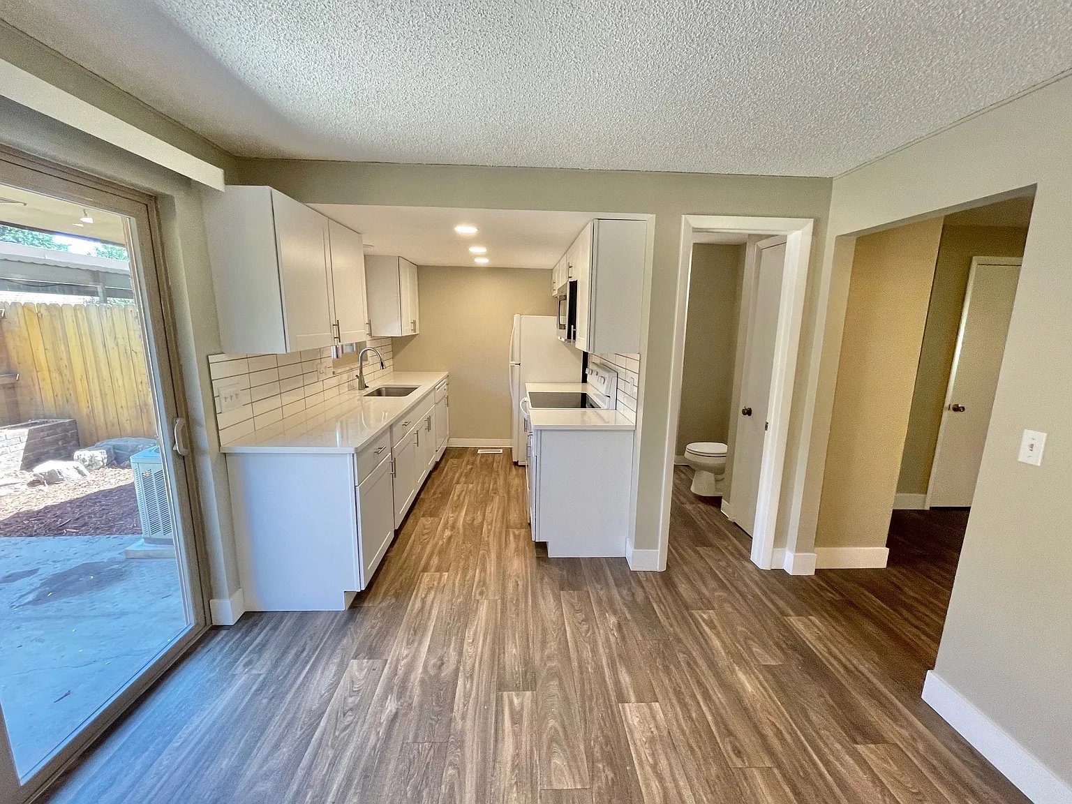 3 bed, 1998 sqft, $2,400 — Photo 4