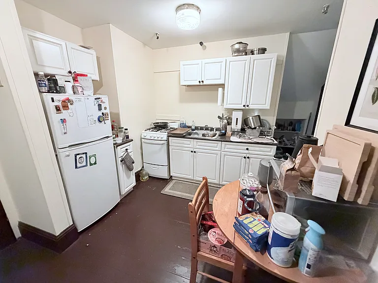 149 Strathmore Rd #10 — Photo 16