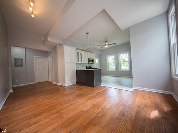 4th image of 85 Carnegie Ave