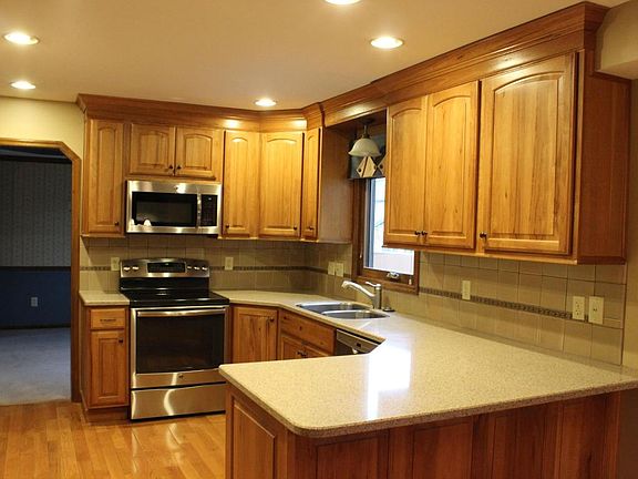 5th image of 11703 Canterbury Ave NW