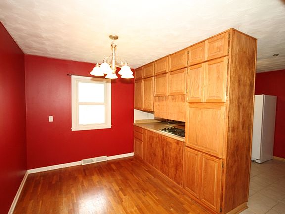 4th image of 1018 Cottonwood St