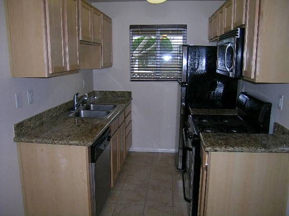 Gorgeous granite kitchen!
