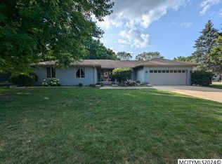 1 Barberry Rd, Barberry Mason City, IA 50401