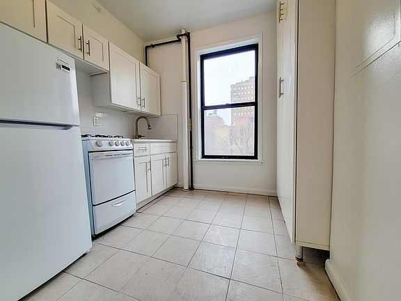 2nd image of 172 W 77th St #4