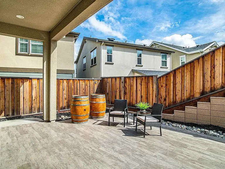 4022 Chalk Hill Way — Photo 26