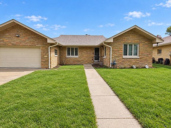 2nd image of 760 Riverside Ct