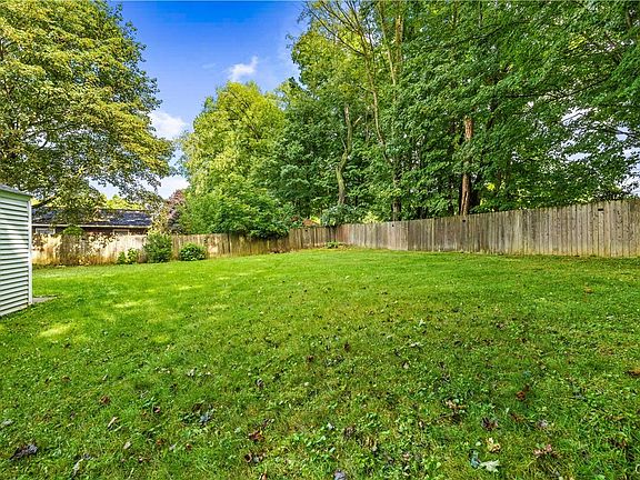 4th image of 31 Pinecrest Rd