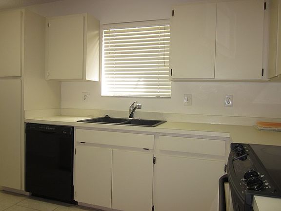 3rd image of 4164 Brentwood Park Cir