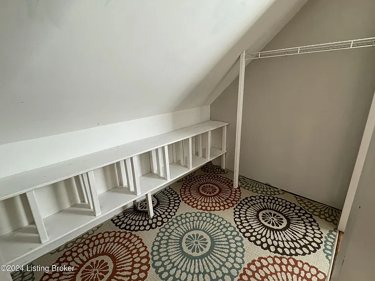 249 Norbourne Blvd — Photo 22