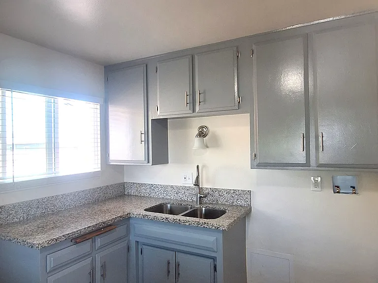 13322 Cordary Ave #B — Photo 12