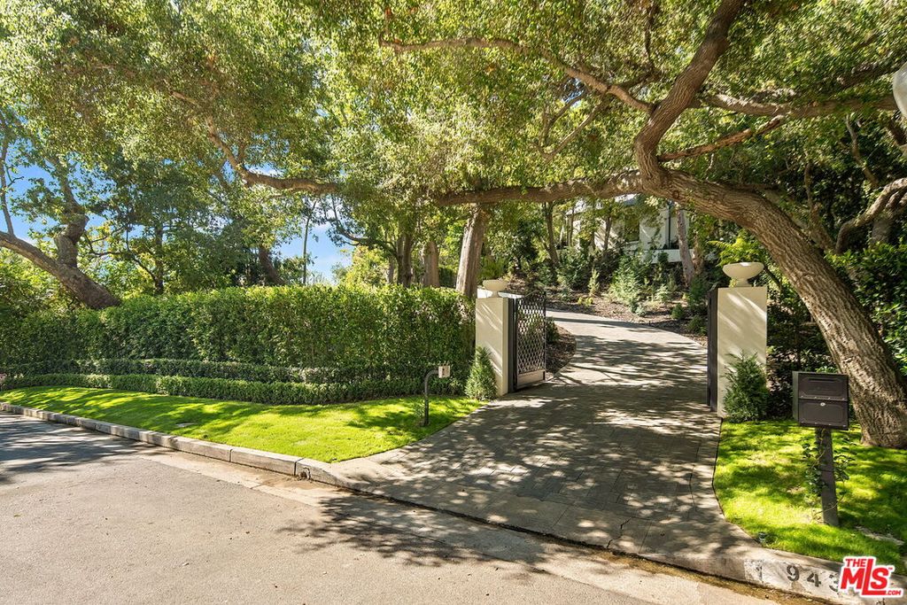 943 Moraga Dr, Los Angeles, CA - View 5