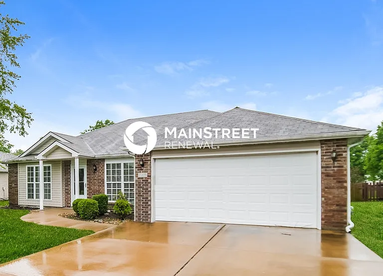 715 Country Ln — Photo 3