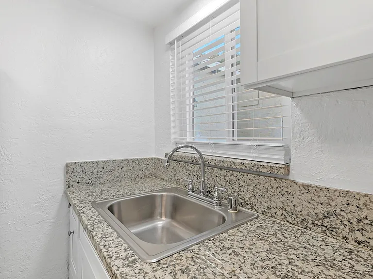 520 Solano St — Photo 12