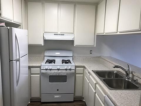 4th image of 9 Loma Ave #2