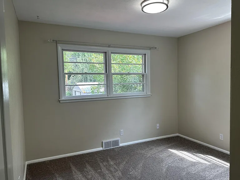 1247 Avenue F — Photo 9