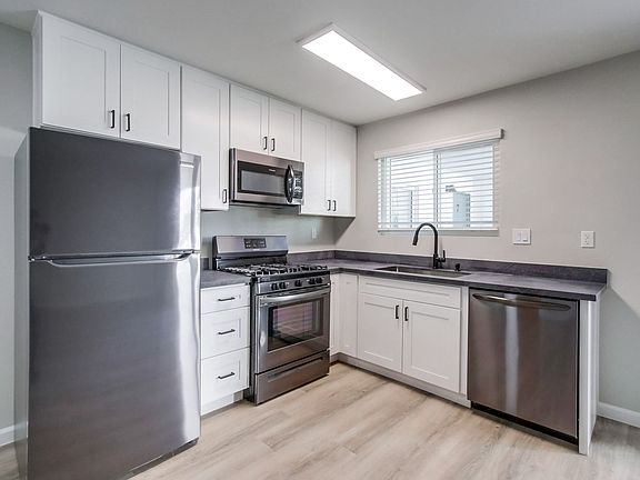 3rd image of 4424 Mississippi St #12