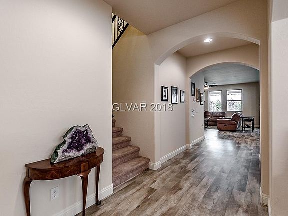 3rd image of 583 Gilmorehill Ct