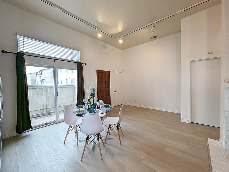 4058 Mahaila Ave #F — Photo 9