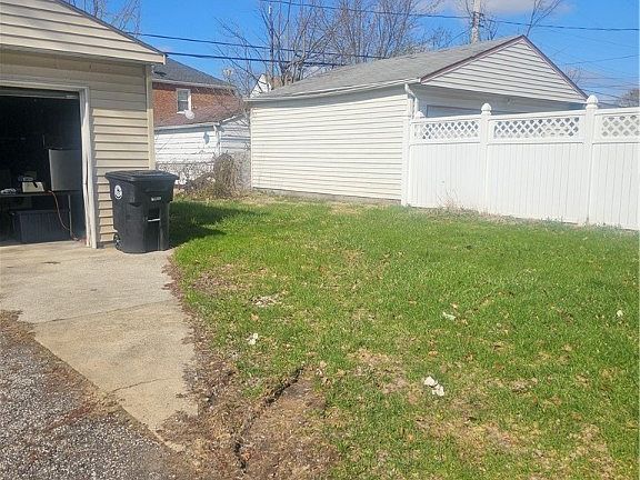 5th image of 15707 Biltmore Ave