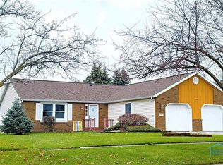 1135 Warbler Ct, Bowling Green, OH 43402