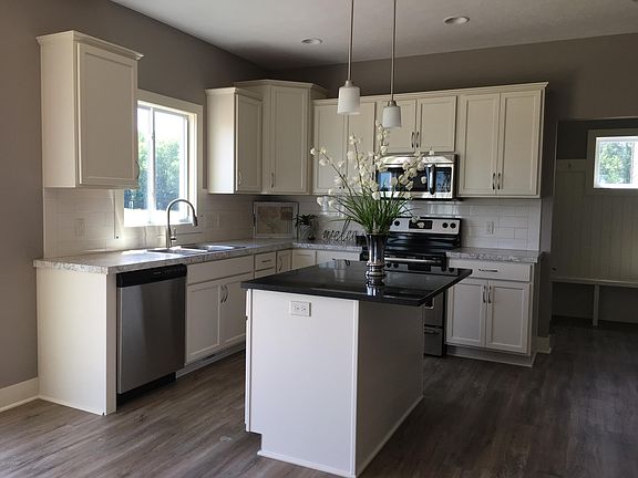 3rd image of 10252 Fox Meadows Ct
