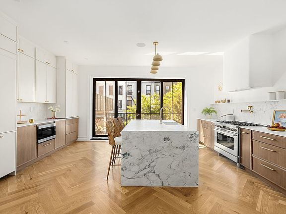 5th image of 1147 Hancock St