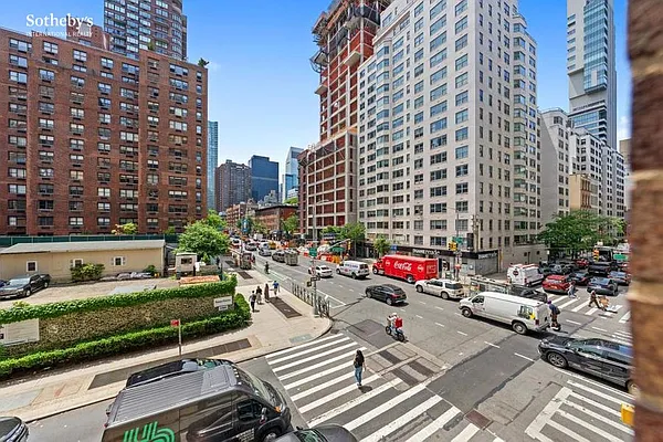 Rented by Sotheby's International Realty | media 37