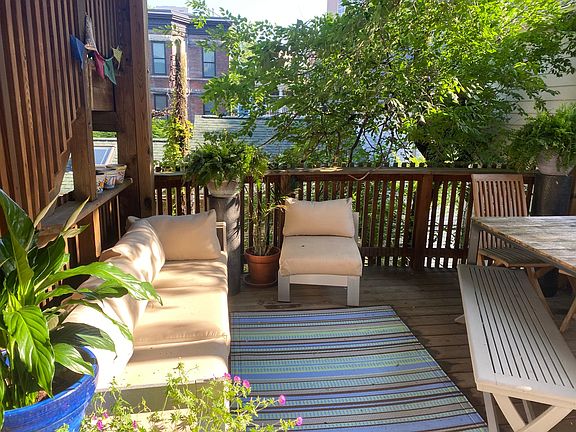 2nd image of 228 W Saint Paul Ave #2