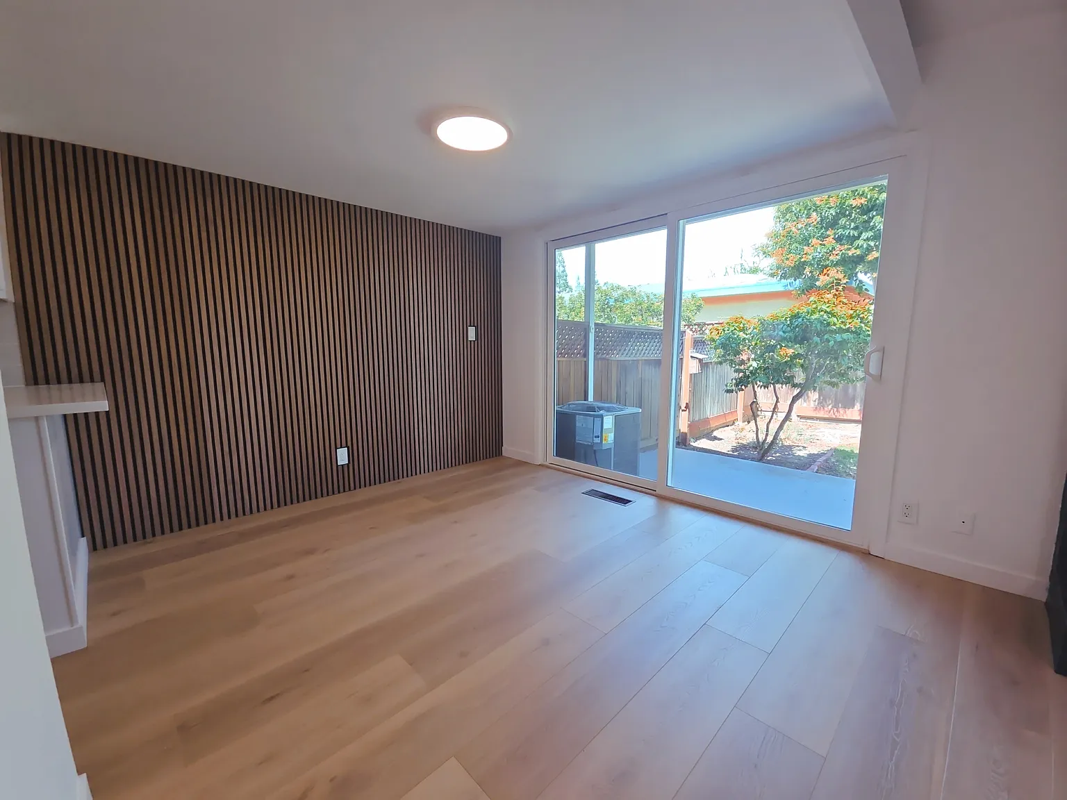 2 bed, 1080 sqft, $4,700 — Photo 2