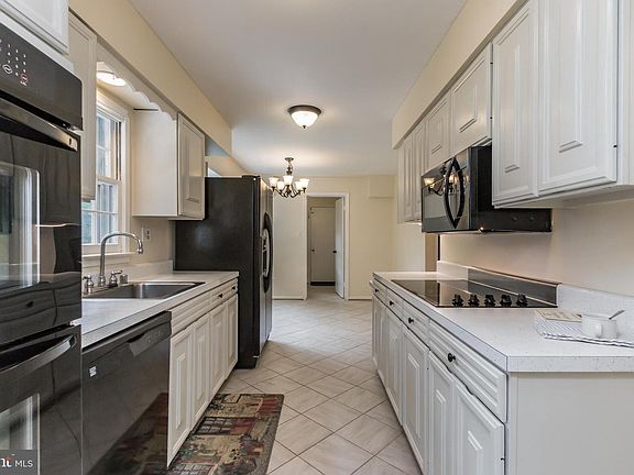 4th image of 15113 Cosmos Ct