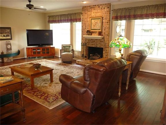 4th image of 4903 River Hill Dr