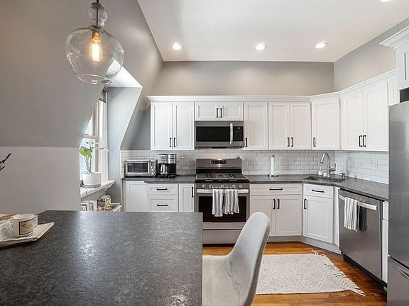 2nd image of 32 King St #3