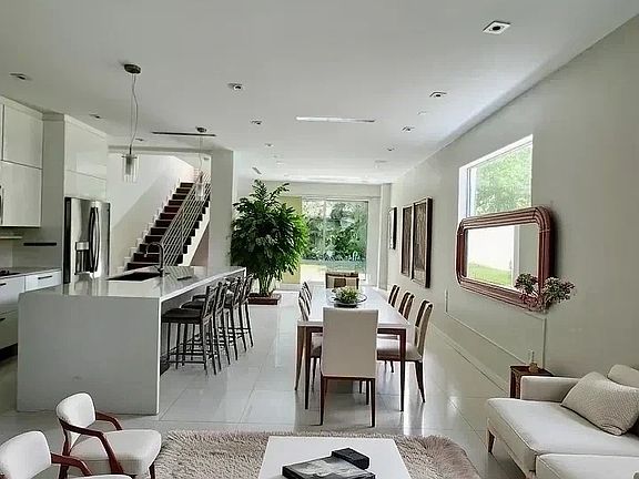 entrance and kitchen +living room