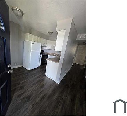 2nd image of 412 W Monroe Ave APT 21