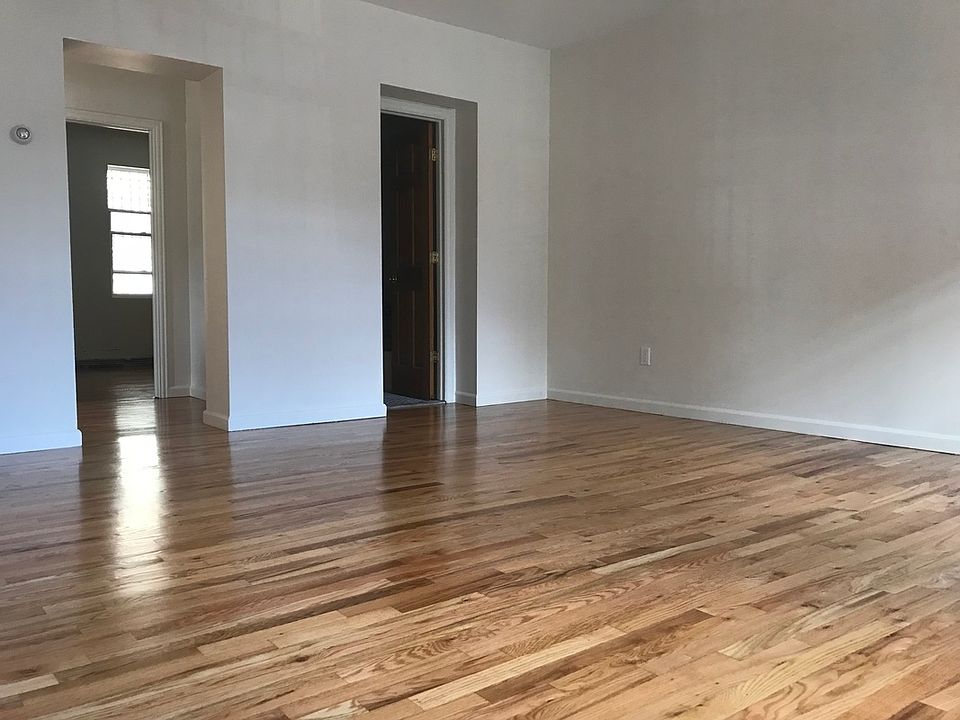 1st image of 2 Whitwell Pl #1