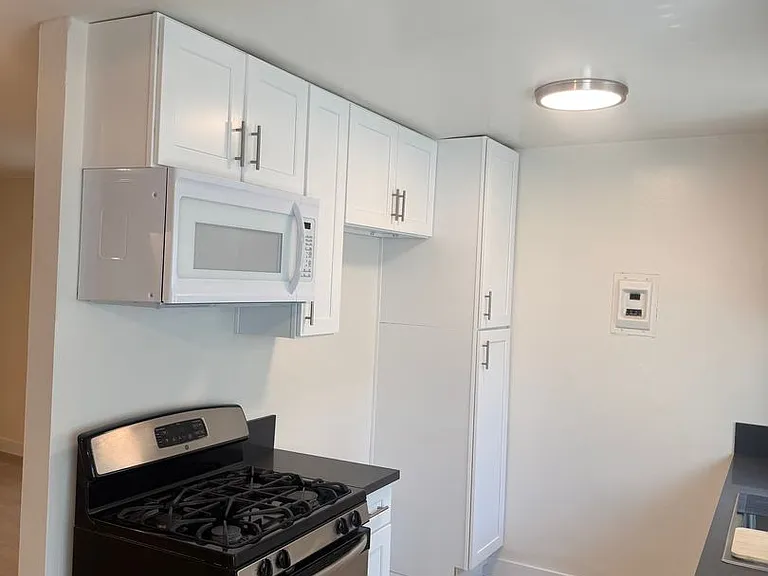 943 N Louise St — Photo 15