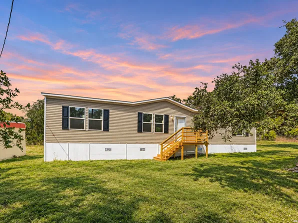 159 County Road 2474, Hondo, TX 78861