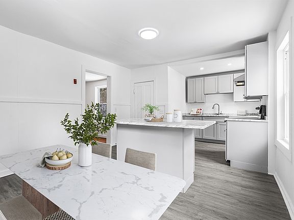 4th image of 597 Mendon Rd